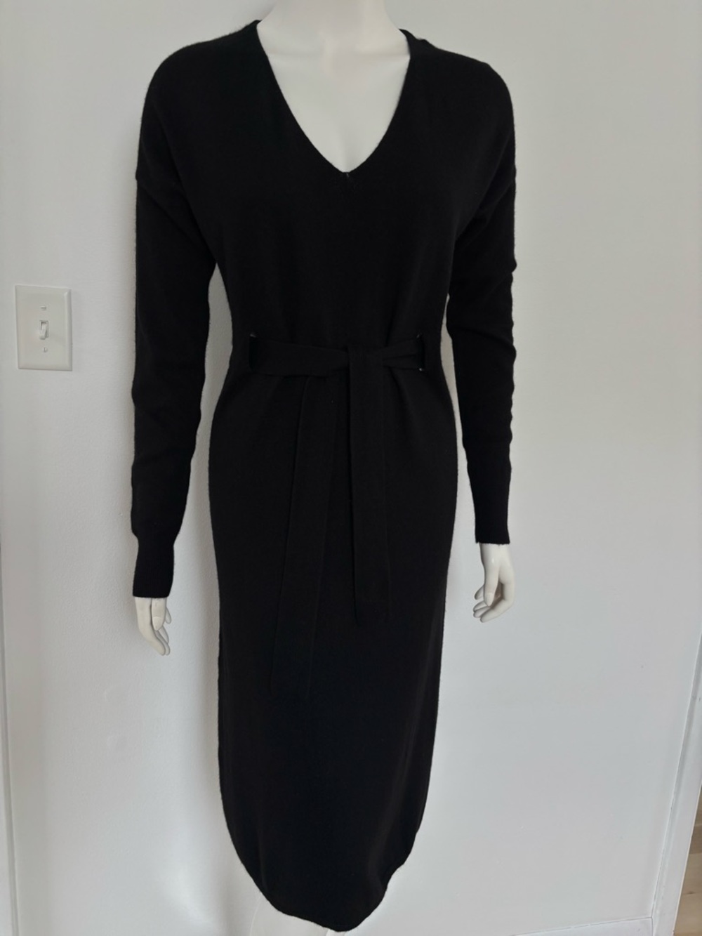 Sutton Cashmere Black V-Neck Belted Long Sleeve Knit Dress